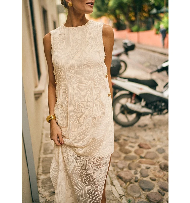 Round Neck Sleeveless Shift Dress