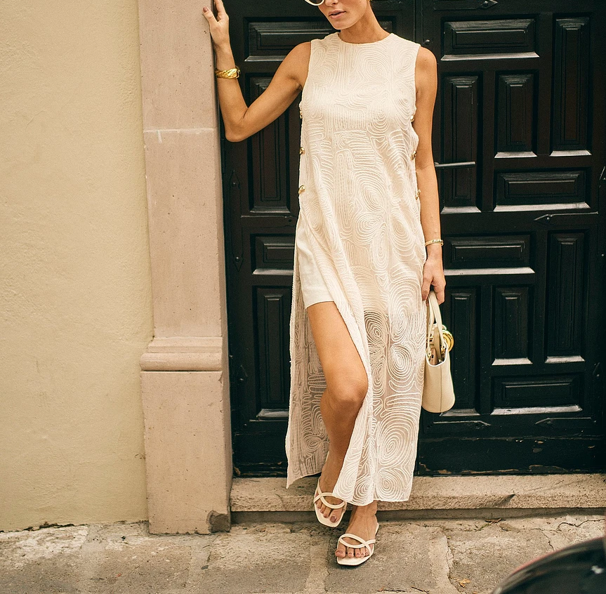 Round Neck Sleeveless Shift Dress