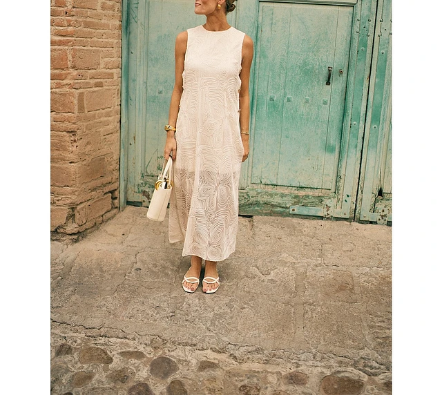 Round Neck Sleeveless Shift Dress